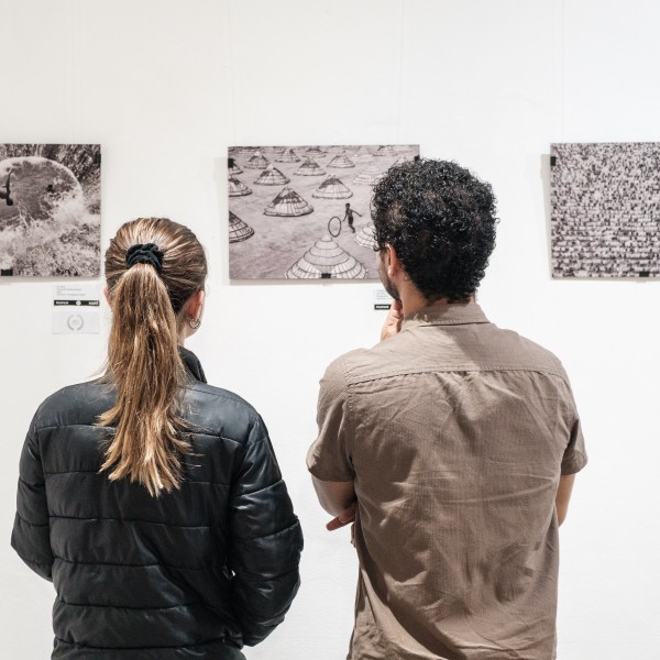 Inauguración de la exposición fotográfica "Sentir", de estudiantes del instituto.